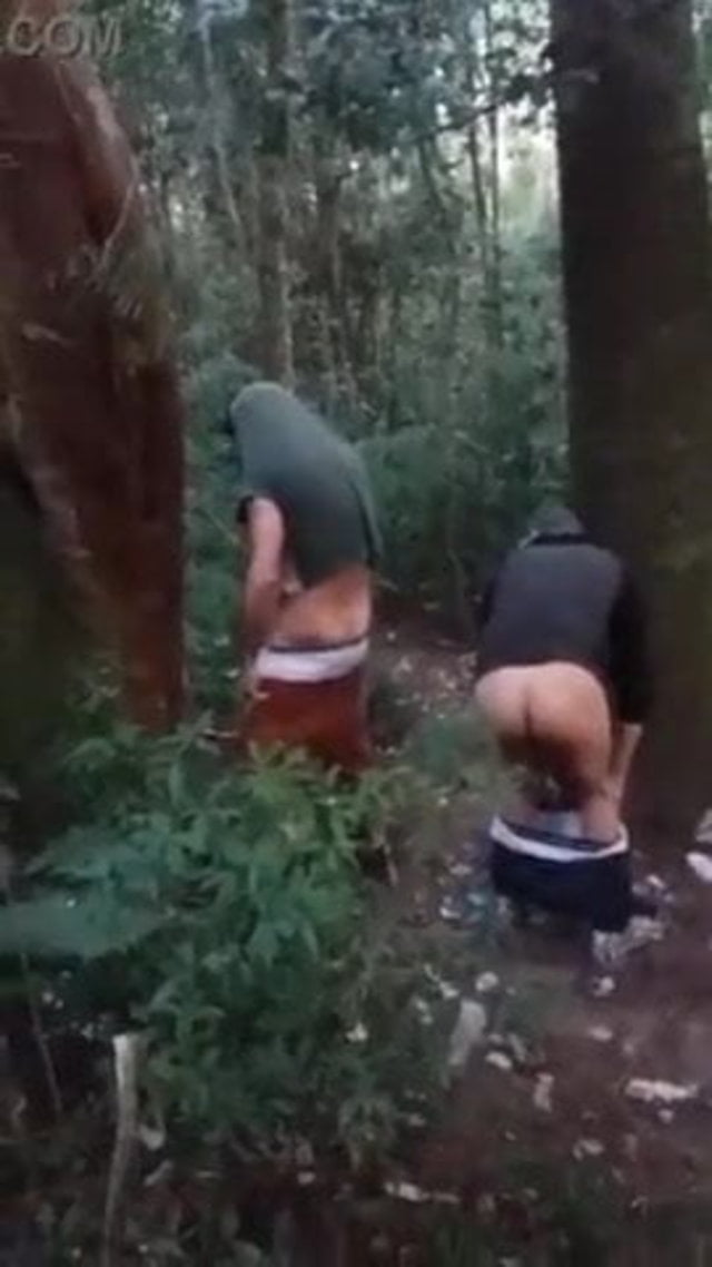 Cruising In The Woods Amateur Gay Porn Of Men Cruising And Having Sex