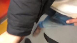 Hetero lets himself be masturbated in the subway